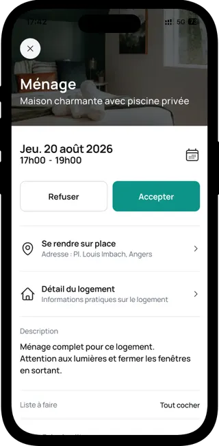 Écran d’une mission dans l’application Loftely : un ménage le jeudi 20 août de 17 h à 19 h, l’adresse du logement, et deux boutons Refuser et Accepter.